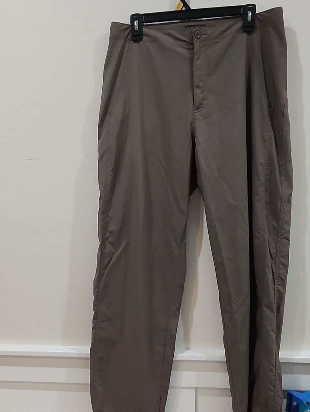 Royal Robbins Men's Chinos in Taupe Brown